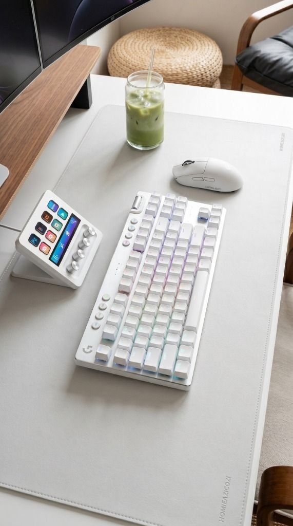 Super Cute & Cozy White Gaming Setup: How to Get the Kawaii Vibe Setup Image