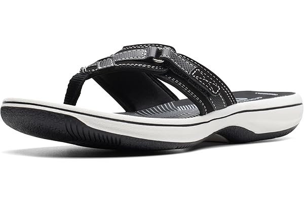 Midnight styling check: atmospheric street vibes — Clarks Women's Breeze Sea Flip-Flop