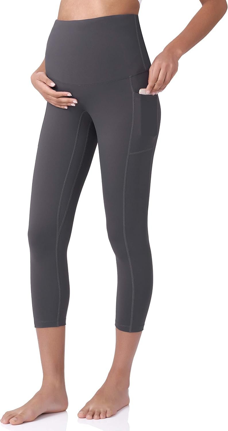 Minimalist styling rules: T-Shirt taking center stage — Poshdivah Maternity Capri Leggings with Pockets Pregnancy Workout Pants
